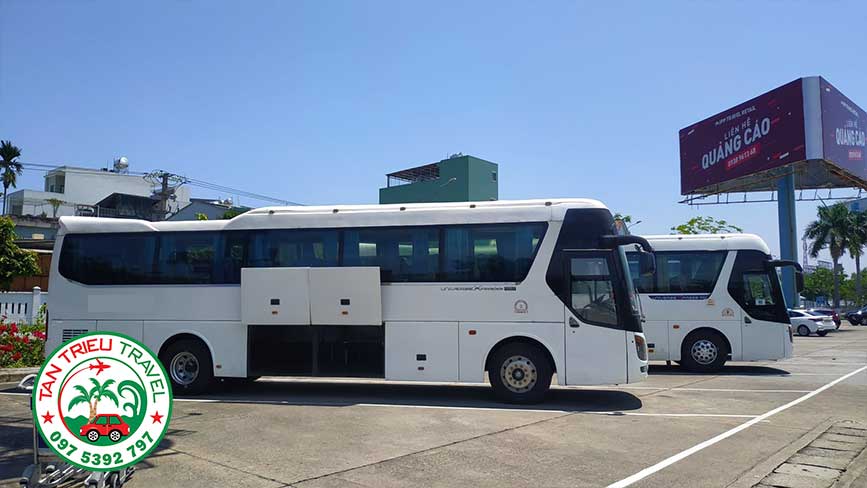 Đội xe 45 chỗ đời mới tại Tân Triều Travel