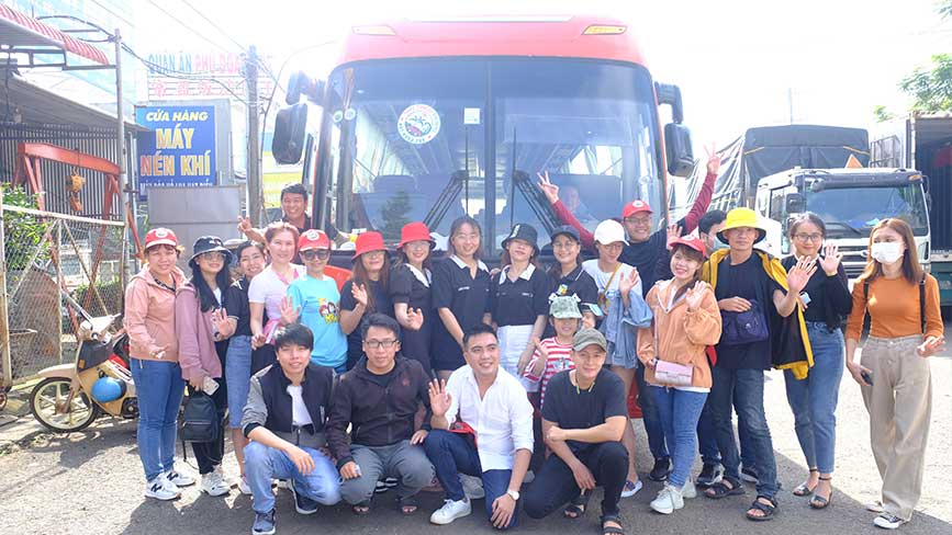 Khách hàng lựa chọn dịch vụ xe 45 chỗ đi Nha Trang cùng Tân Triều