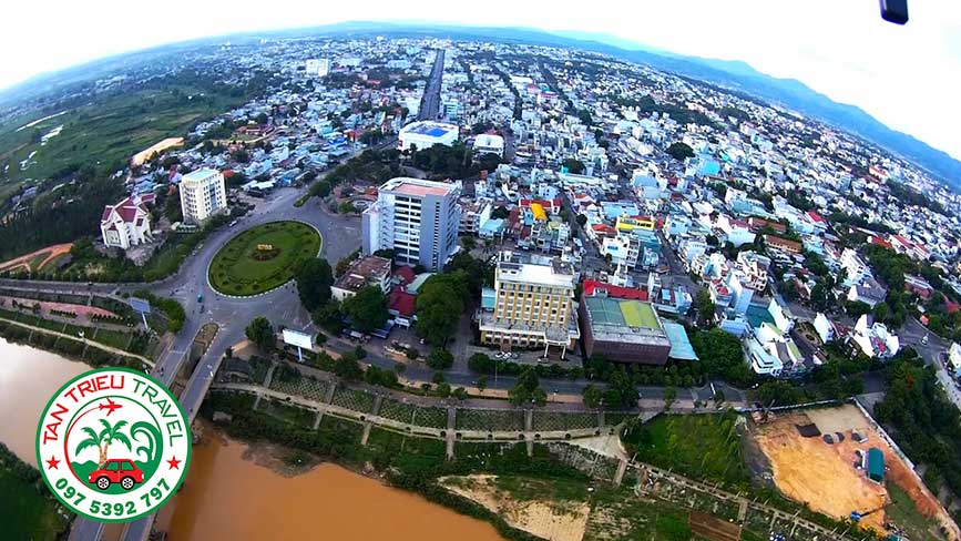 Thành phố Kontum bên dòng Dak Bla