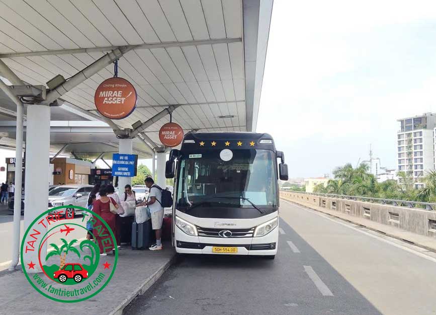 Xe 16 chỗ đón sân bay