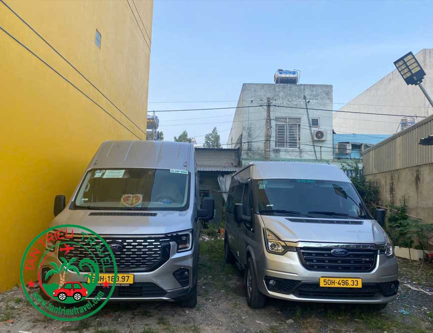 Mẩu Ford mới và Ford cũ