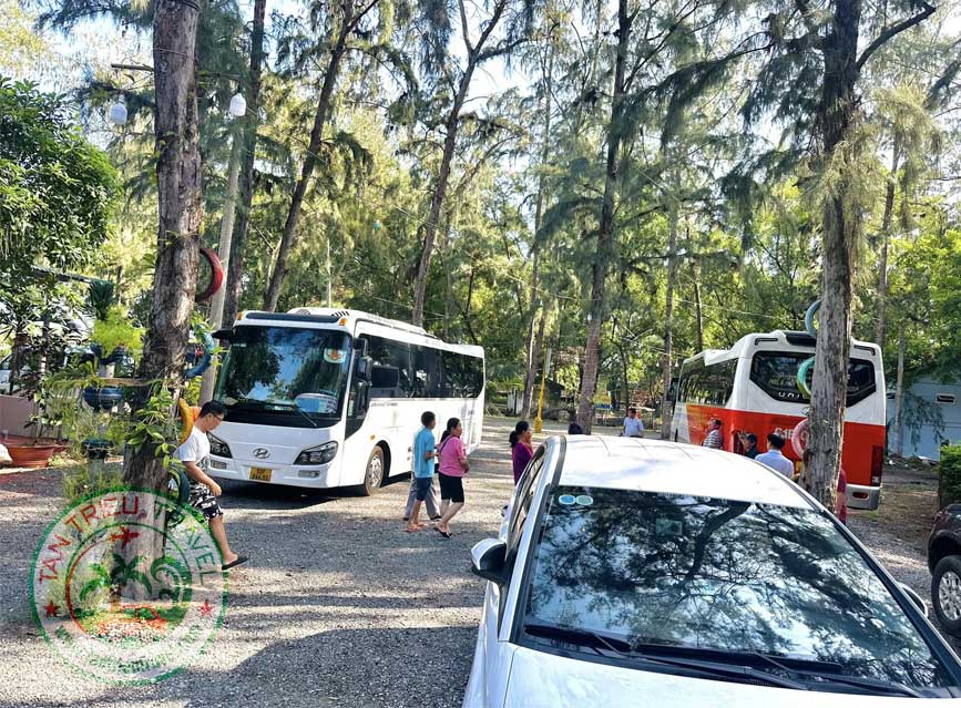 Xe phục vụ khách hàng đi Cam Bình