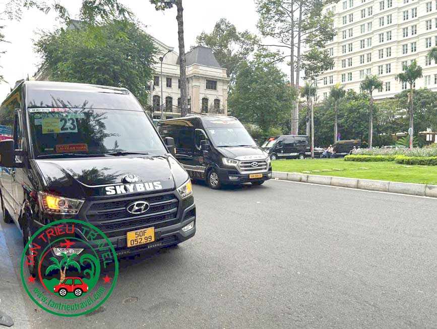 Tân Triều Travel khai thác dòng xe limousine đi Campuchia