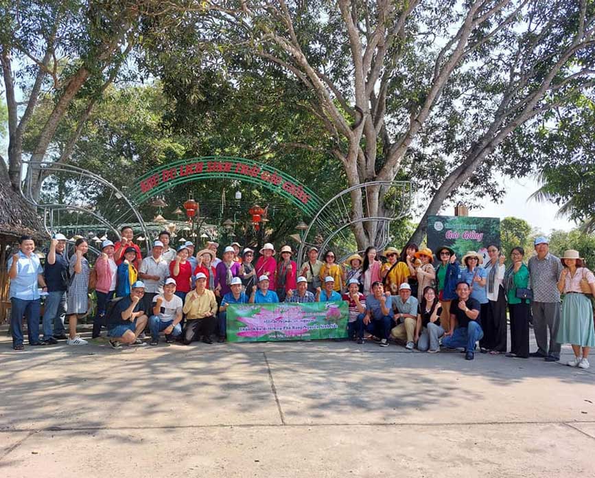 Khám tham quan khu du lịch Gáo Giồng