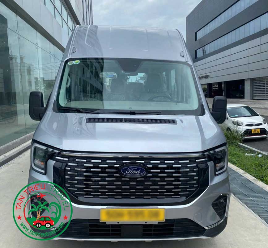 Mẩu Ford Transit 2024 