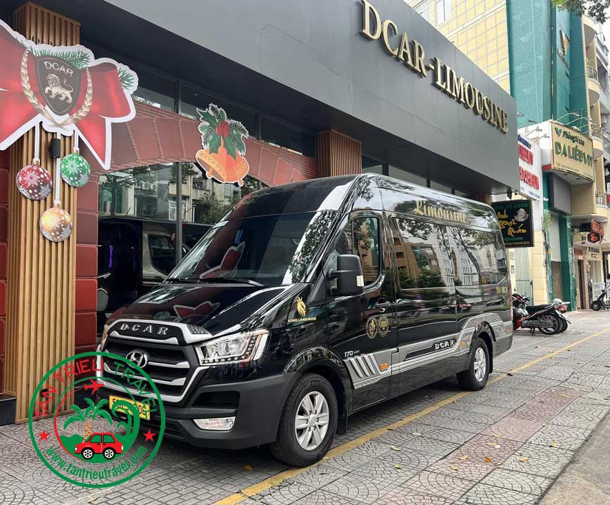 Limousine 9 chỗ hãng Dcar