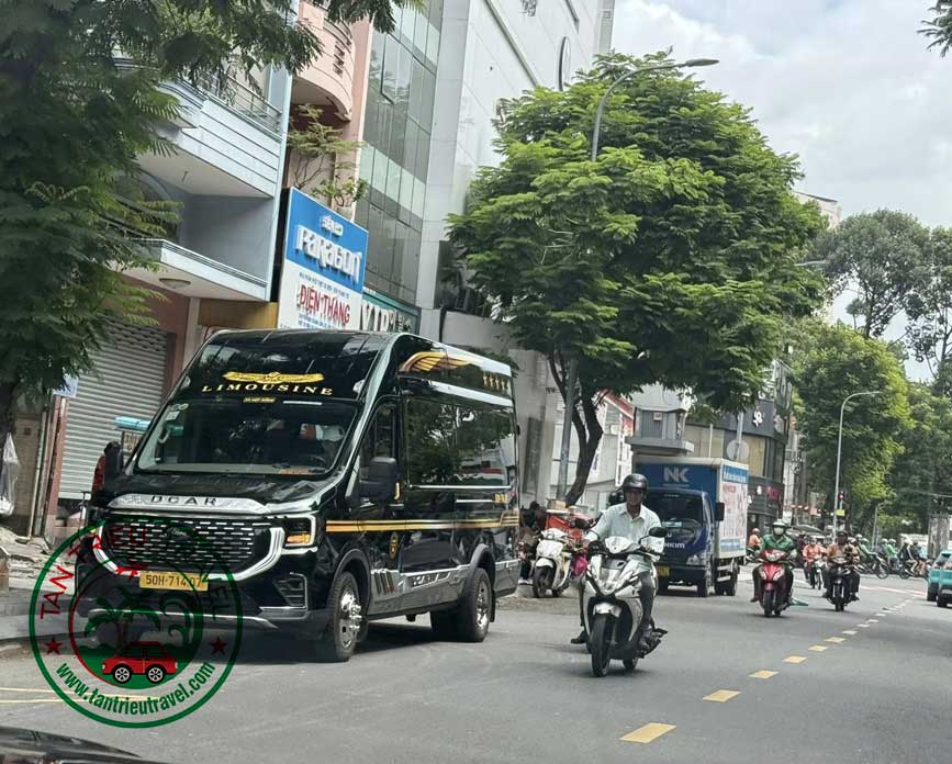 Đặt xe limousine 9 chỗ đi Long Xuyên
