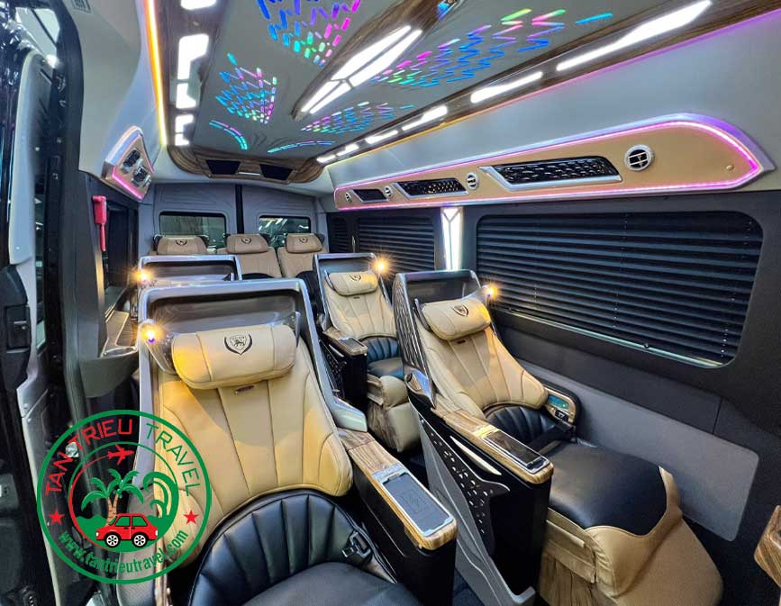 Xe 9 chỗ limousine bản 2026