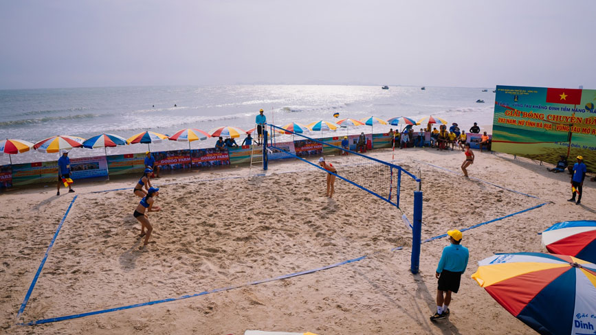 Giải bóng chuyền bãi biển chào sự kiện lễ hội Dinh Cô