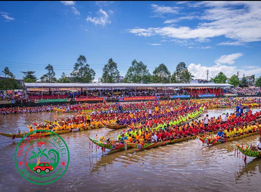 Lễ hội đua ghe Ngo không thể thiểu trong ngày hội