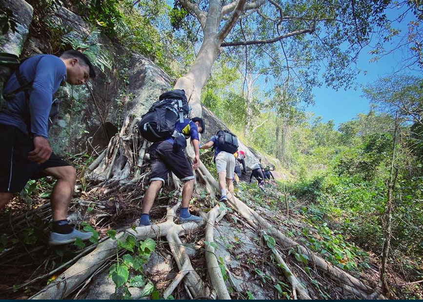 Leo núi chinh phục Núi Bà