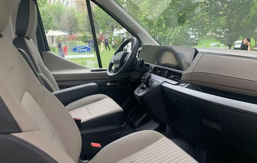 Nội thất khoang lái sang trọng với nhiều chức năng hơn