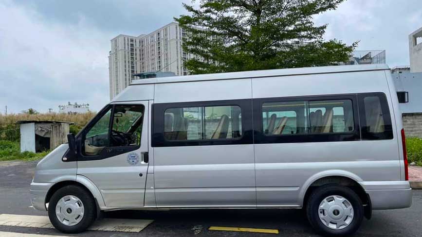 Liên hệ đặt xe 16 chỗ an toàn và dễ dàng cùng Tân Triều Travel