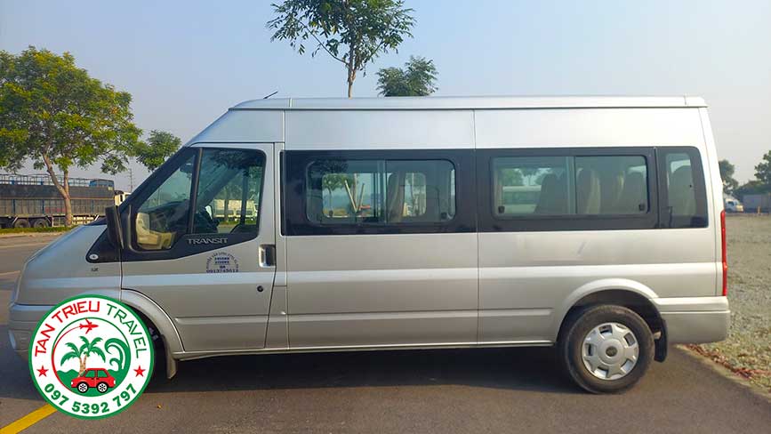 Giá thuê xe 16 chỗ Ford Transit luôn cạnh tranh 