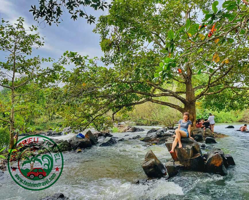 Cảnh đẹp suối đá Châu Đức