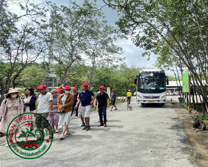 Du khách đặt xe Vĩnh Cửu cùng Tân Triều