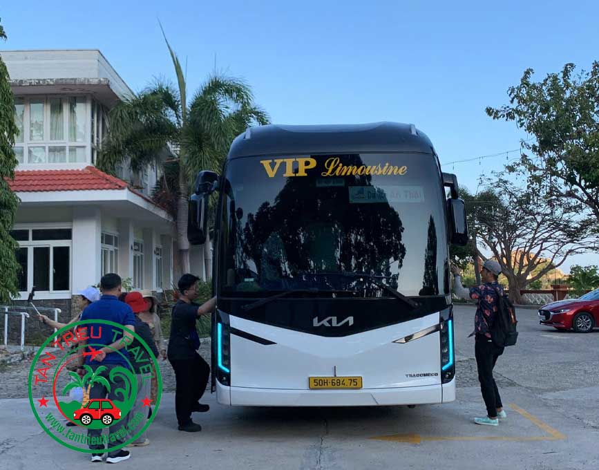 Liên hệ thuê xe 45 chỗ đi Hồ Tràm