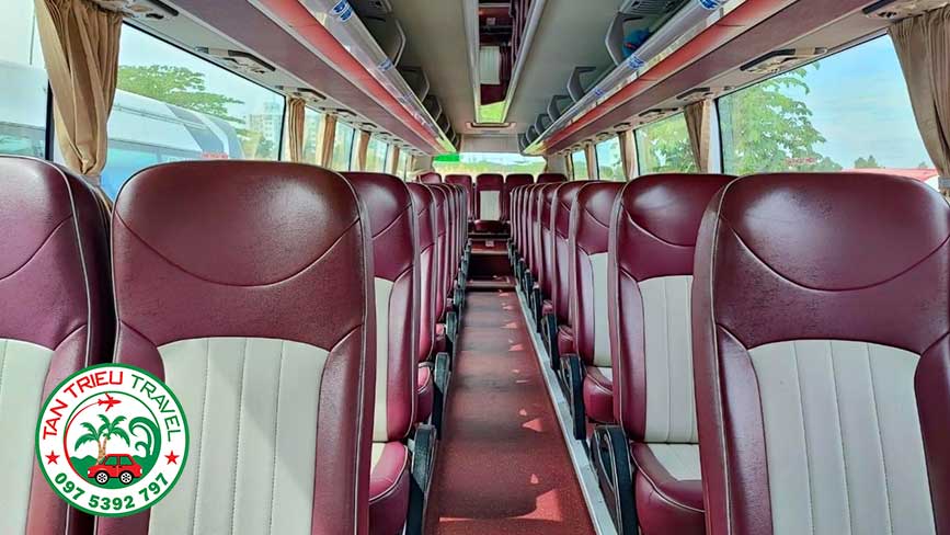Nội thất sạch sẽ, tiện nghi thoải mái tại đội xe Tân Triều Travel