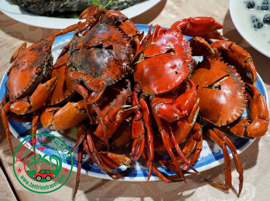 Thưởng thức món cua Cà Mau