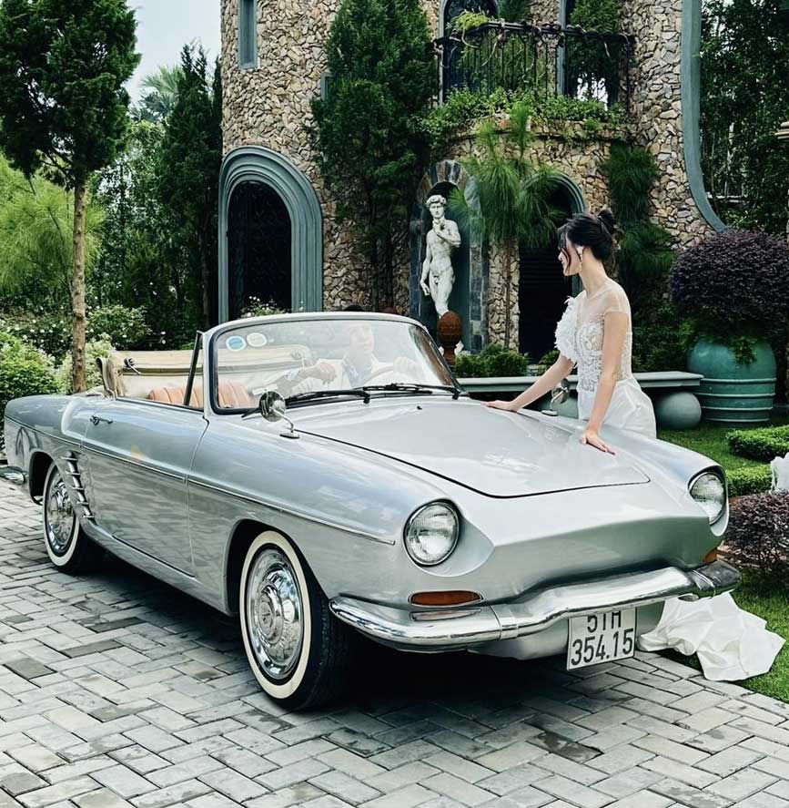 Chụp ảnh ngoại cảnh cùng với dòng xe cổ