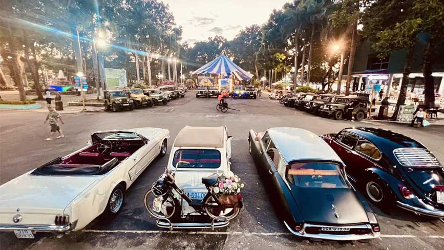 Những chiếc xe cổ trong một sự kiện