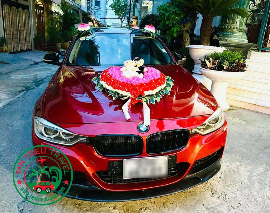 Xe hoa màu đỏ biểu trưng cho sự may mắn