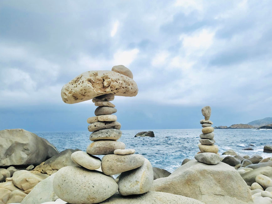 Bãi Đá Trứng Bình Hưng