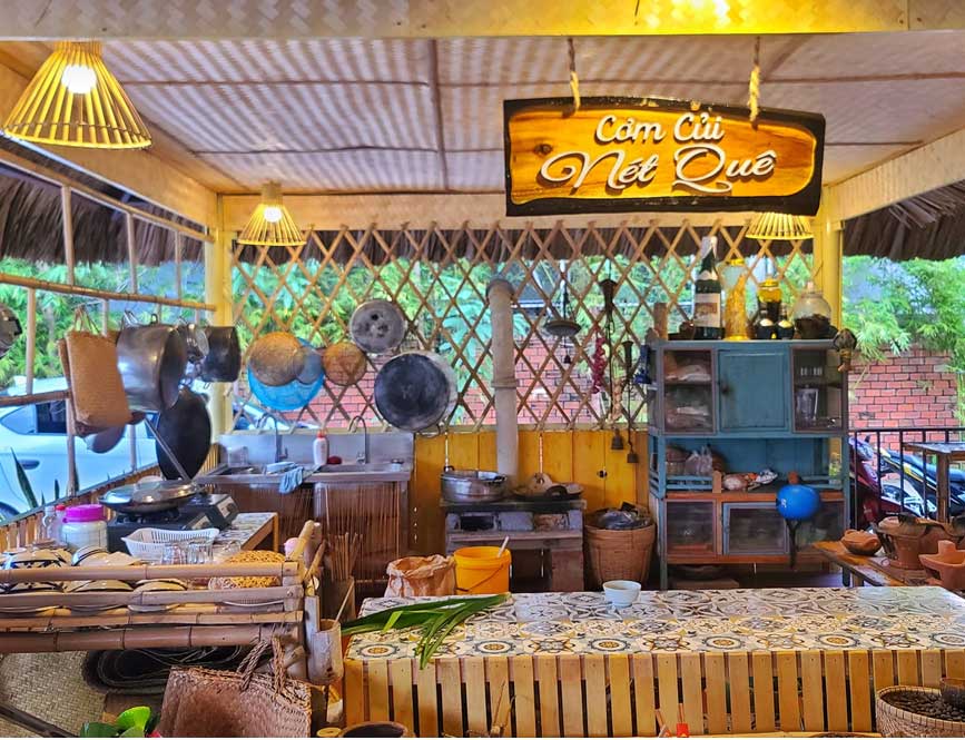 Không giản mộc mạc của quán