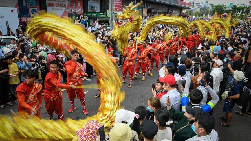 Tham gia diễu hành đường phố