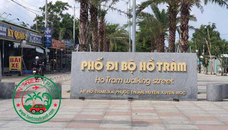 Ăn hải sản ở phố đi bộ Hồ Tràm