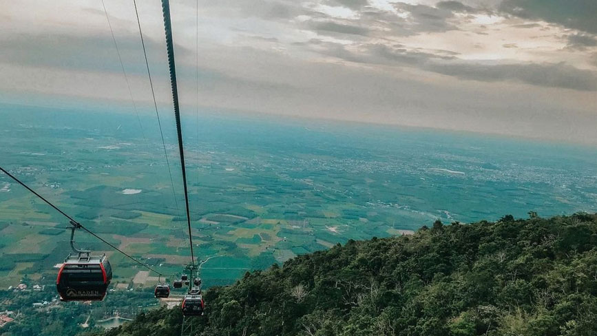 Đường lên cáp treo Núi Bà