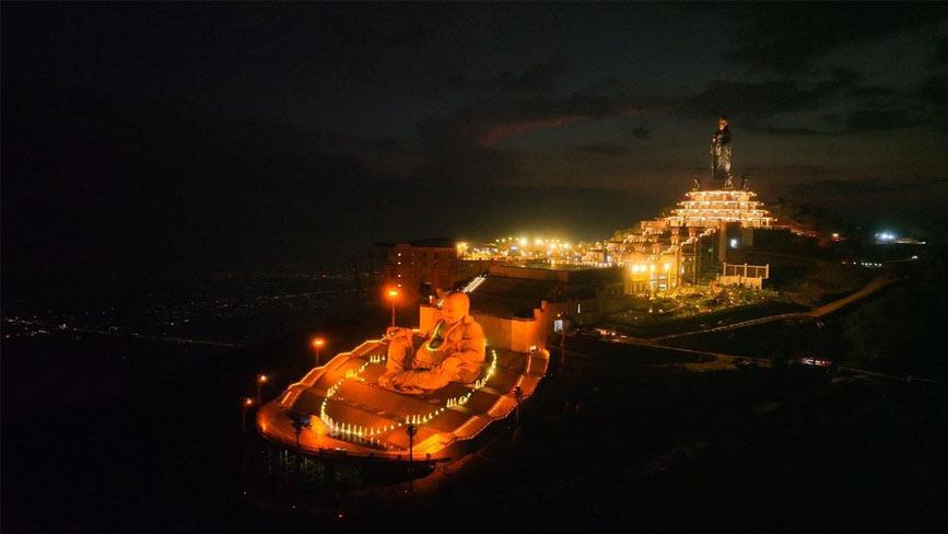 Đêm lễ khai đăng tượng phật Di Lặc