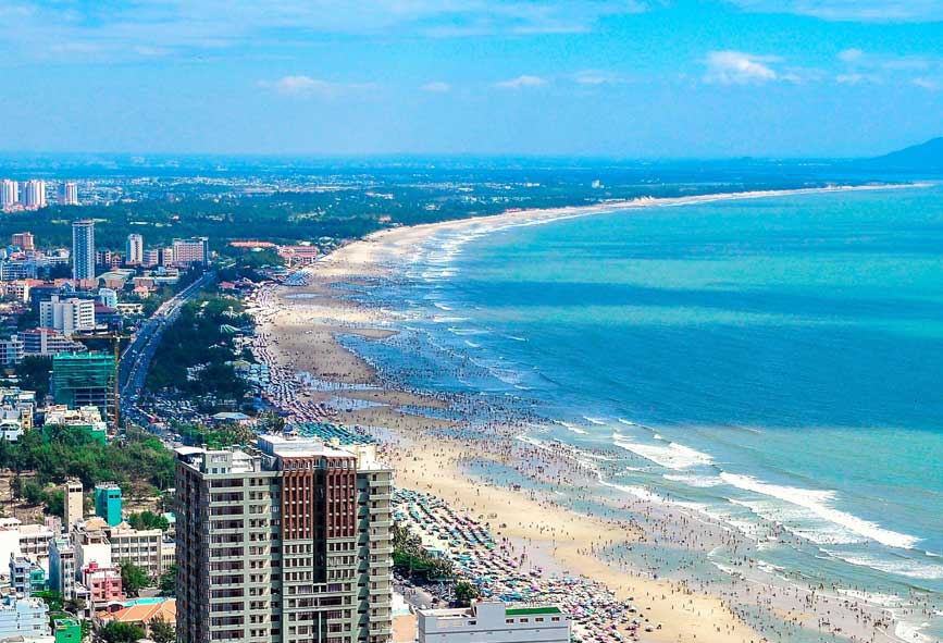 Biển Vũng Tàu luôn đông khách vào cuối tuần