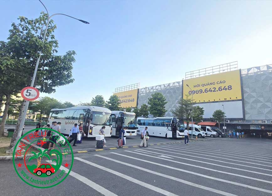 Đón khách tại ga T1 quốc nội Tân Sơn Nhất