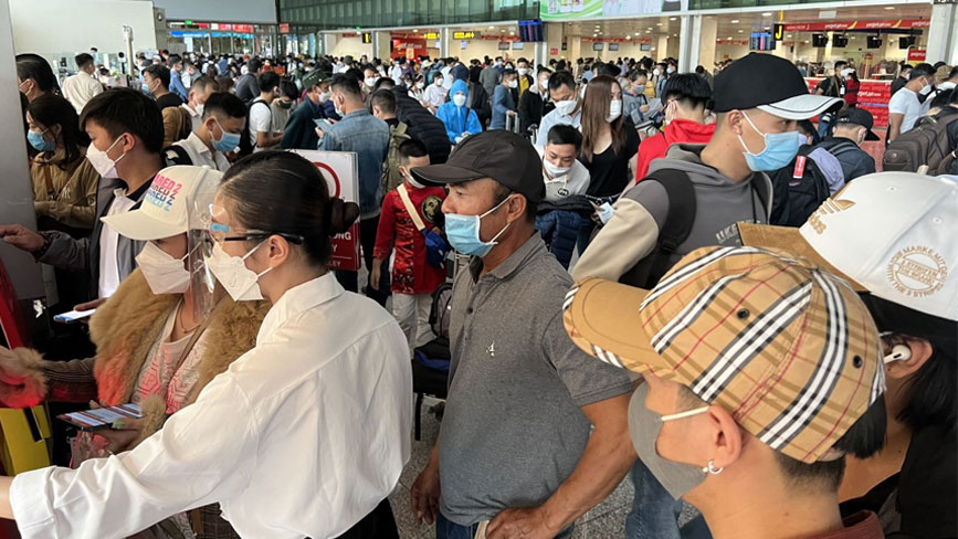 Sân bay Tân Sơn Nhất quá tải mỗi dịp tết cổ truyền