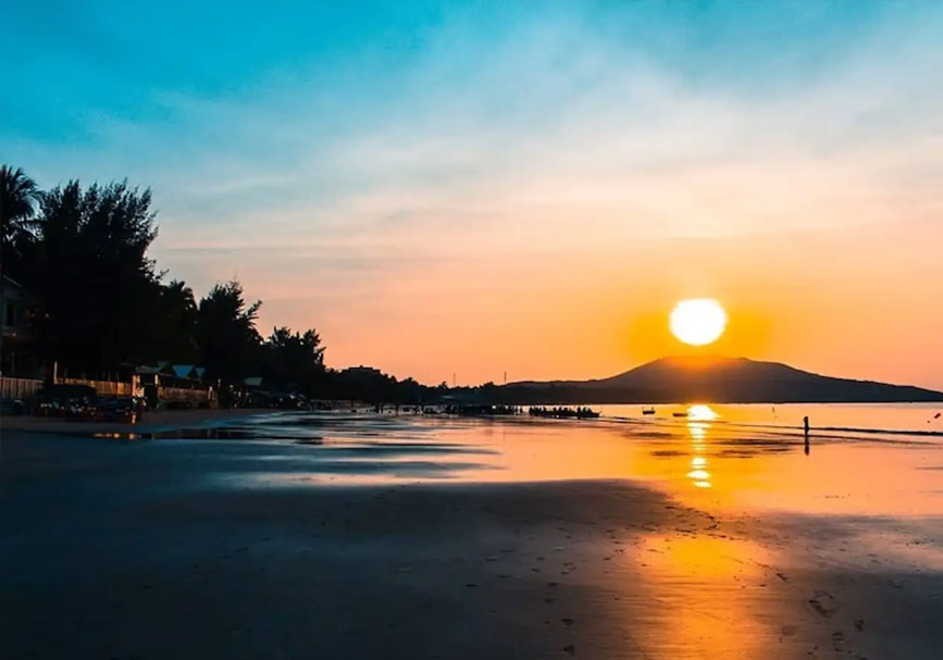 Hoàng hôn buôn rũ trên bải biển Hòn Rơm