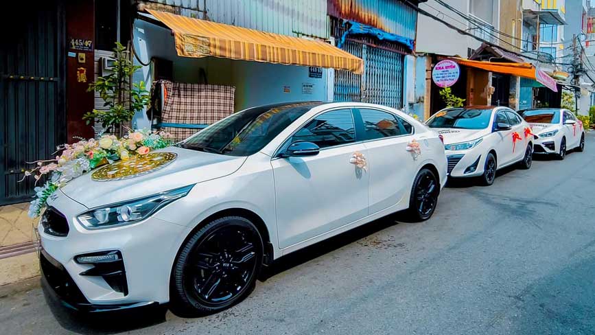 Xe cưới Kia Cerato trong đoàn xe rước cô dâu