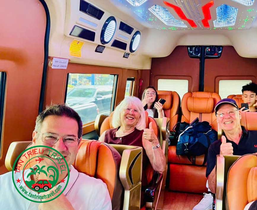 Thuê xe limousine 9 cho di Mũi Né