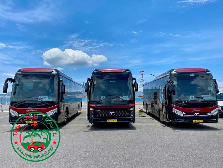 Ngoại thất limousine 20 chỗ