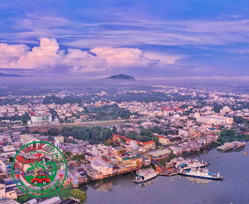 Thuê xe limousine 9 chỗ đi Châu Đốc