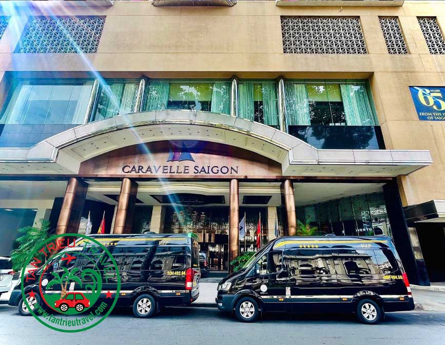 Thuê xe Limousine 9 chỗ đi Long Hải