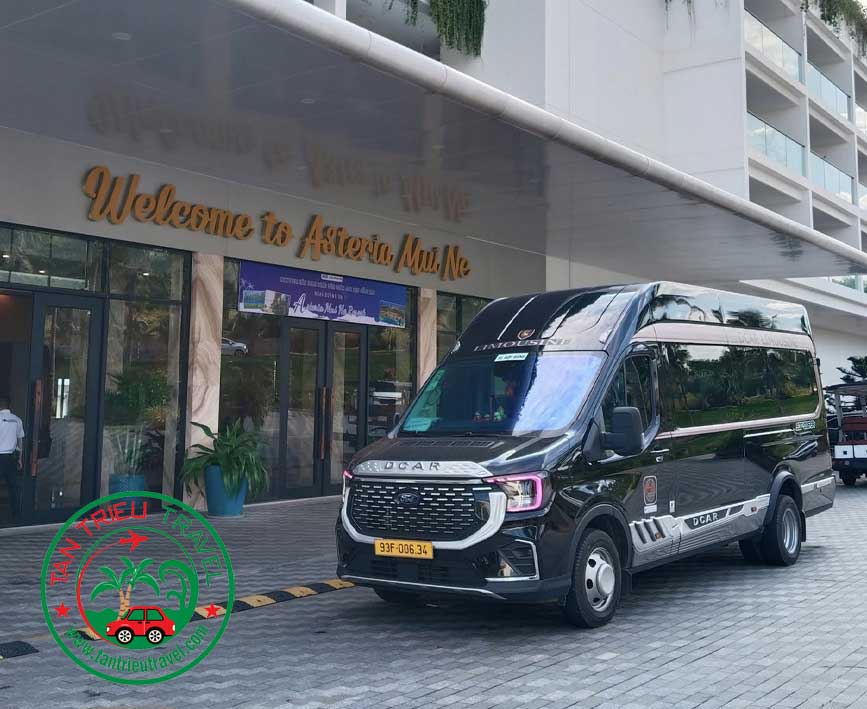 Limousine 9 chỗ tại Tân Triều Travel