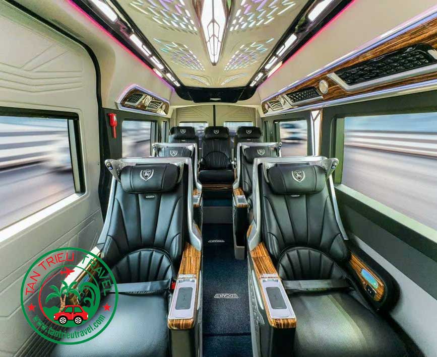 Nội thất limousine 9 chỗ phiên bản 2026