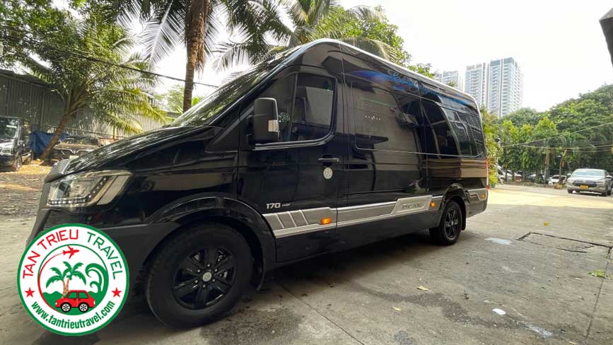 Limousine 9 ghế tiêu chuẩn 9 khách - 1 tài xế