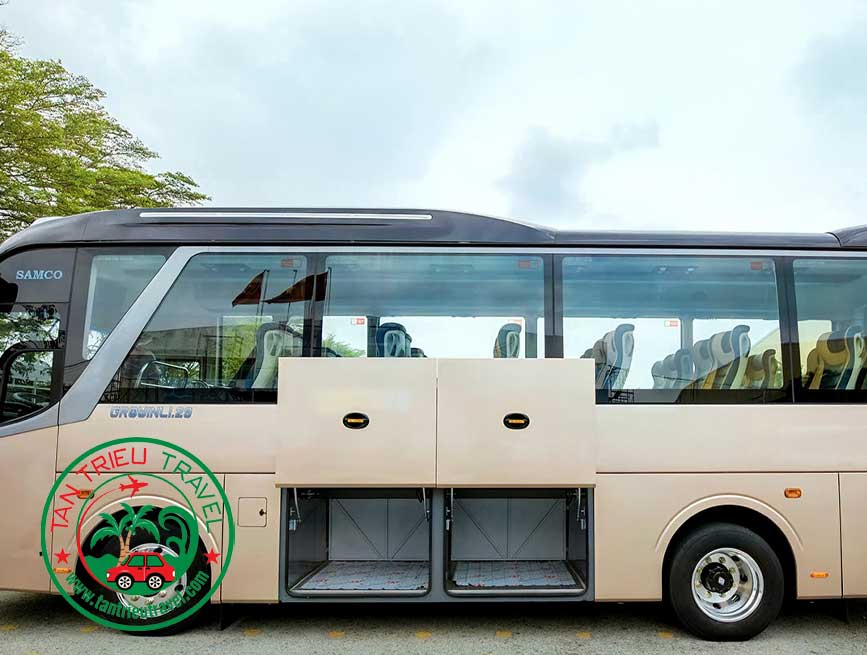 Hầm xe 2 ngăn chứa nhiều hành lý