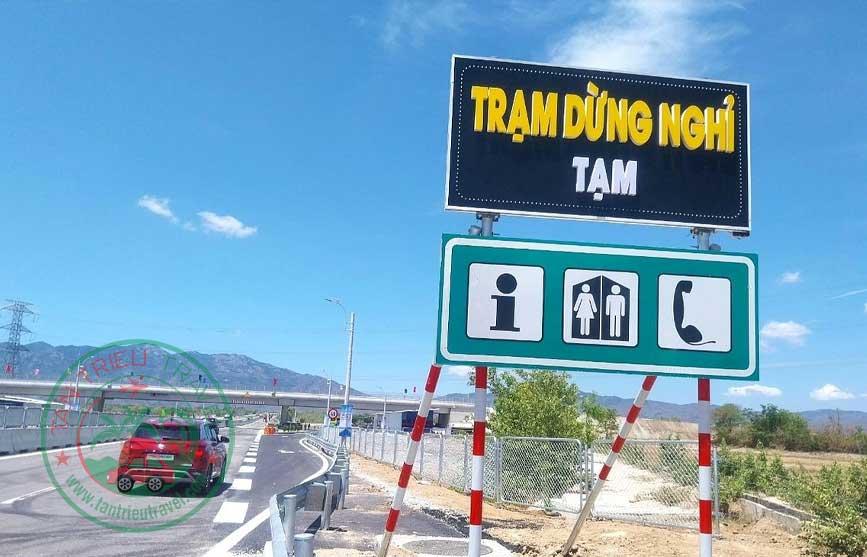 Trạm dừng tạm trên cao tốc Vĩnh Hảo